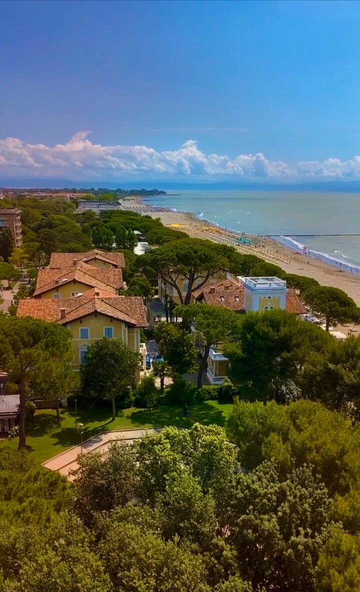 Vista verso la spiaggia e il mare